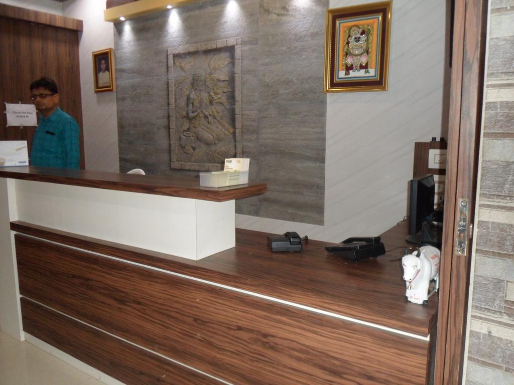 Hotel Madhusudan Дварка Экстерьер фото